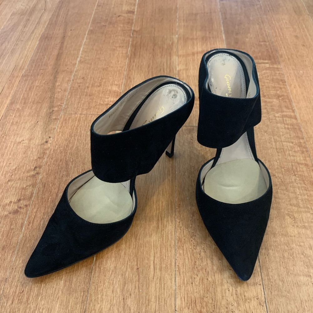 Gianvito Rossi black heels. Size 36.5